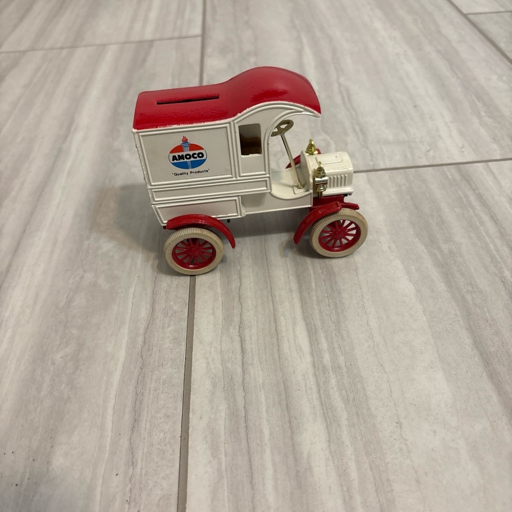 ERTL 1905 Ford First Delivery Car  Bank AMOCO